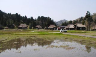 荻ノ島環状かやぶき集落